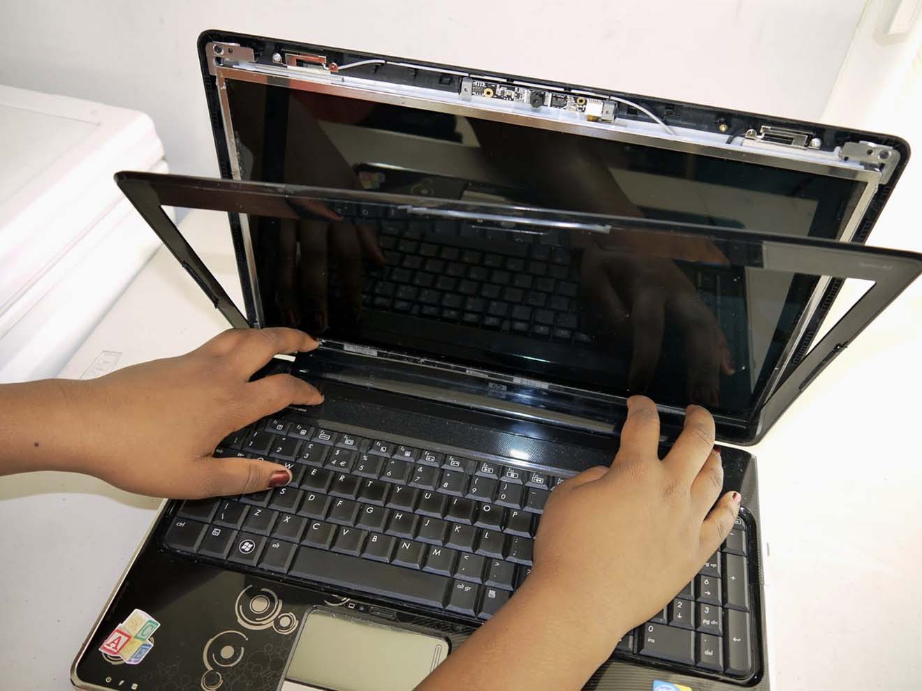 Замена экрана ноутбука HP в Солнечногорске
